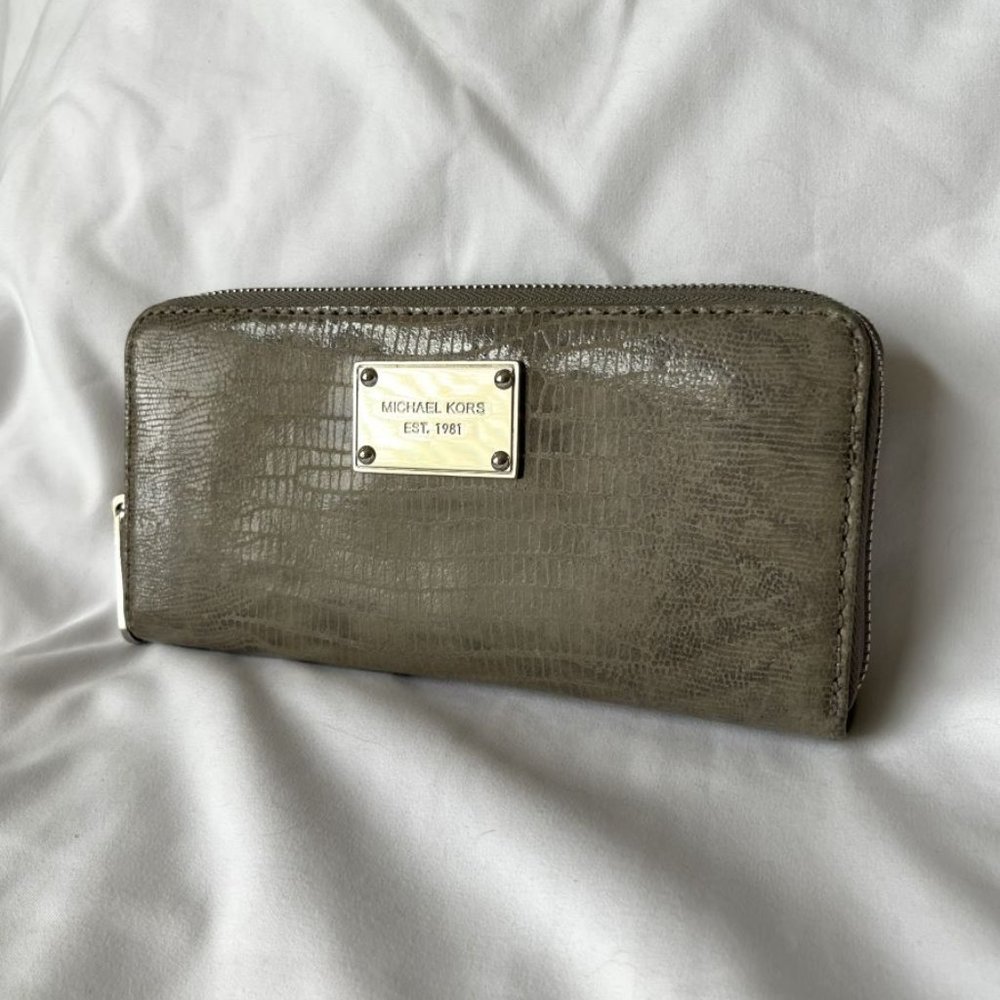 Michael Kors Gray Snakeskin Jet Set Leather Wallet